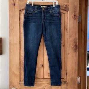 Women’s jeans with stretchy waist.